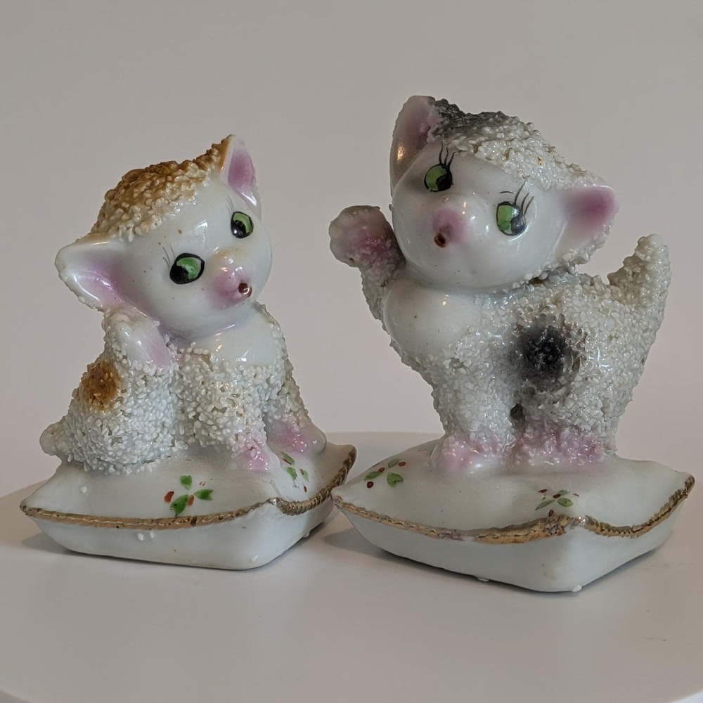 Vintage Ceramic Sugar Textured Cats On Pillows Salt & Pepper Shakers Japan